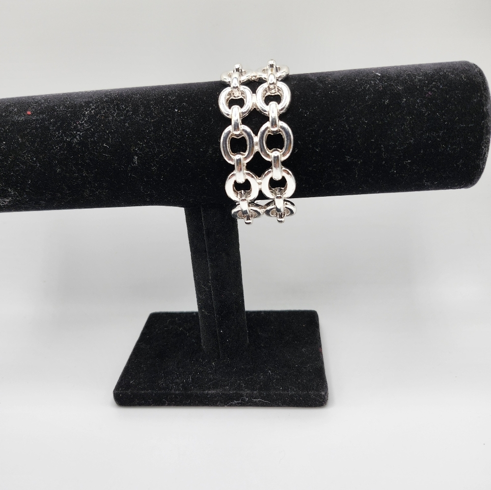 Two row wide circle link silver tone cuff bracelet!  Very good condition